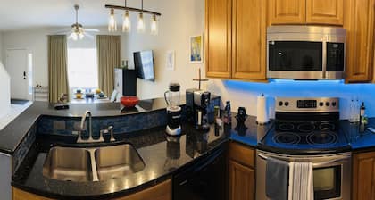 Lovely townhouse with parking on the Gulf Coast