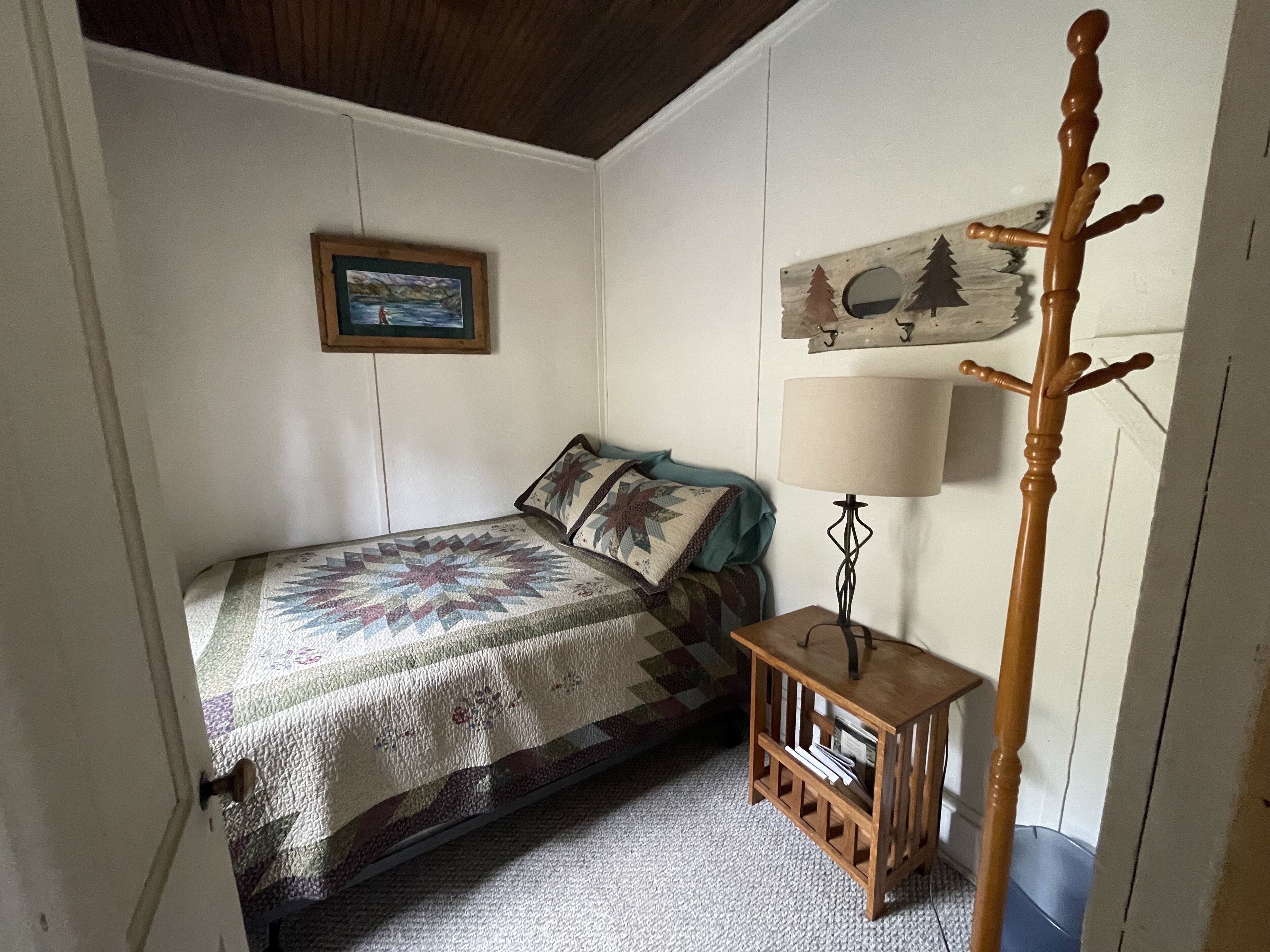 Rustic & Charming 2 bedroom fishing cabin in the Heart of Colorado