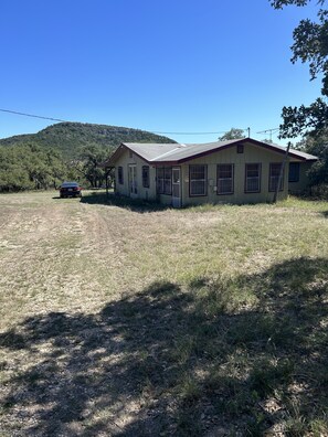 Exterior - Summertime Fun On the Beautiful Nueces. (Barksdale)