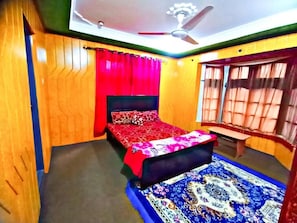 Soundproofing, iron/ironing board, free WiFi - Shahi villa Guest house (Skardu)