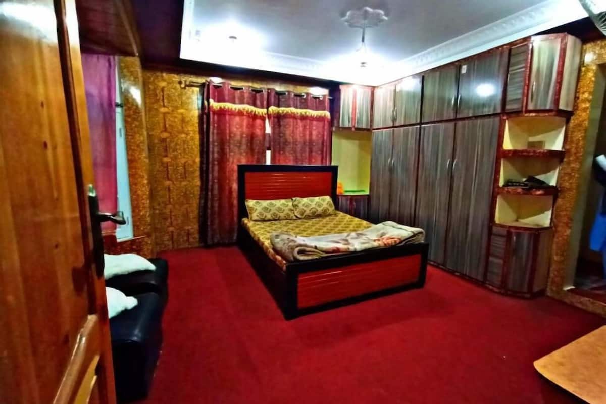 Deluxe Double Room | Kalis bunyi, seterika/papan seterika, Wi-fi percuma