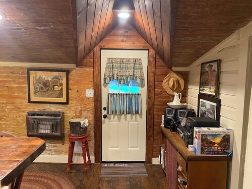 Cozy Cottage on Creek 1/2 mi. from Barnsley Resort - No Cleaning or Pet Fees