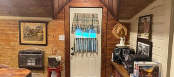 Cozy Cottage on Creek 1/2 mi. from Barnsley Resort - No Cleaning or Pet Fees