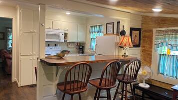 Mikroaaltouuni, uuni, liesi, astianpesukone