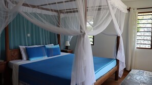 3 室のベッドルーム、デスク、アイロン / アイロン台、旅行用ベビーベッド