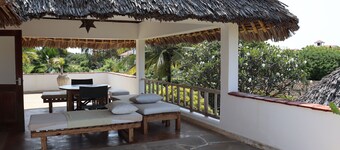 Okomos Private Villa, Diani Beach Kenya