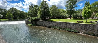 Stylish, Historic PSU-themed Apt.—2 blocks from Waterfront