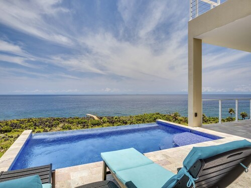 Stunning Oceanfront 5 Bed House with Infinity Pool