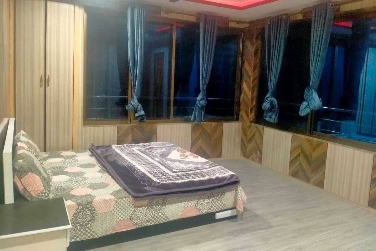 Deluxe Double Room | Soundproofing, iron/ironing board, free WiFi