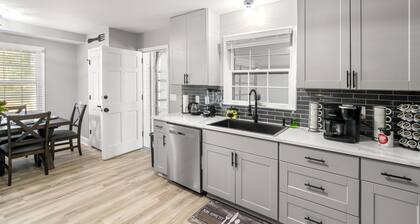 Luxury 6BR Oasis 4 Mins From ATL Intl Airport