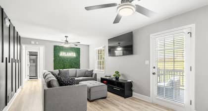 Luxury 6BR Oasis 4 Mins From ATL Intl Airport
