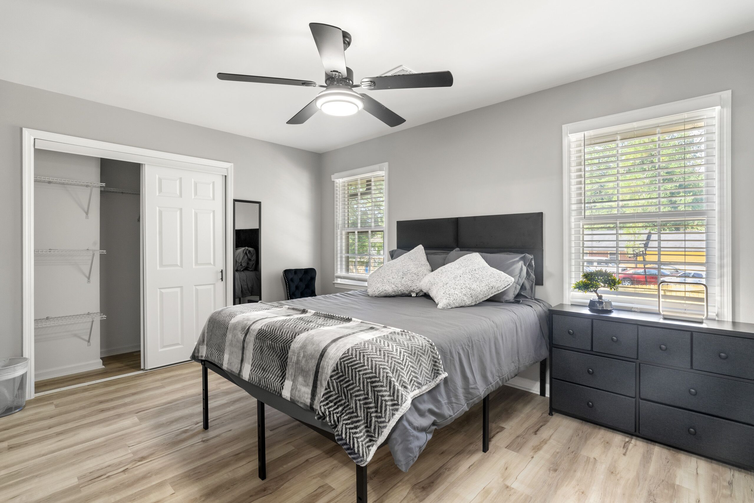 6 Schlafzimmer, Schreibtisch, Bügeleisen/Bügelbrett, kostenloses WLAN