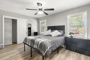 6 makuuhuonetta, työpöytä, silitysrauta/-lauta, ilmainen Wi-Fi