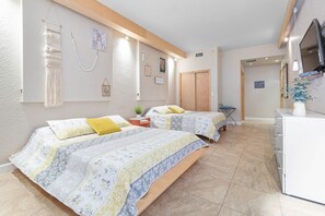 1 habitación, tabla de planchar con plancha, wifi y ropa de cama 