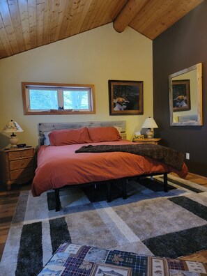 3 slaapkamers, een strijkplank/strijkijzer, reisbedje, gratis wifi