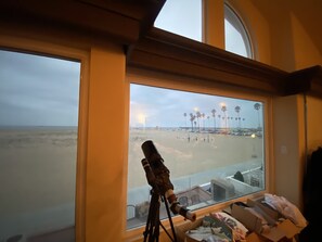 Interior - Oceanfront Stunner south of Balboa Pier, Newport Harbor view pvt rooftop deck (Newport Beach)