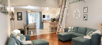 Lovely Craftsman Beach House in downtown, close to everything!