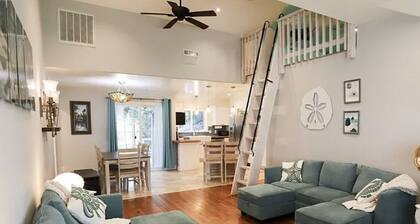 Lovely Craftsman Beach House in downtown, close to everything!