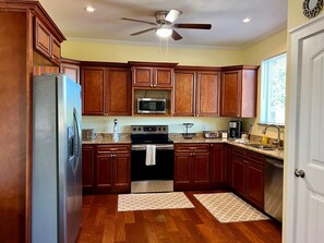 Refrigerador, microondas, horno y lavavajillas 