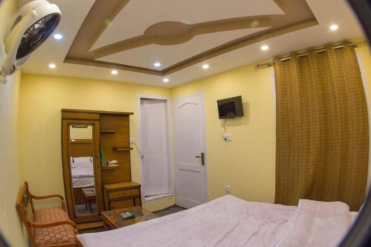 Deluxe Double or Twin Room | Soundproofing, iron/ironing board, free WiFi