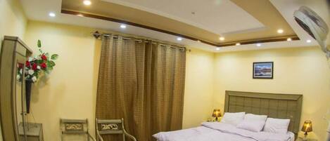 Habitació doble o amb dos llits individuals Deluxe | Habitacions insonoritzades, planxa i posts de planxar i wifi gratuïta