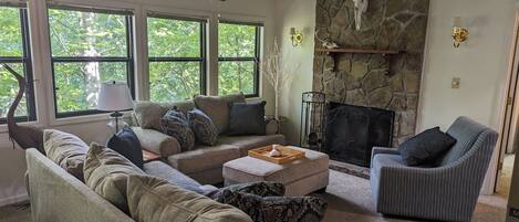 Smart-tv och eldstad