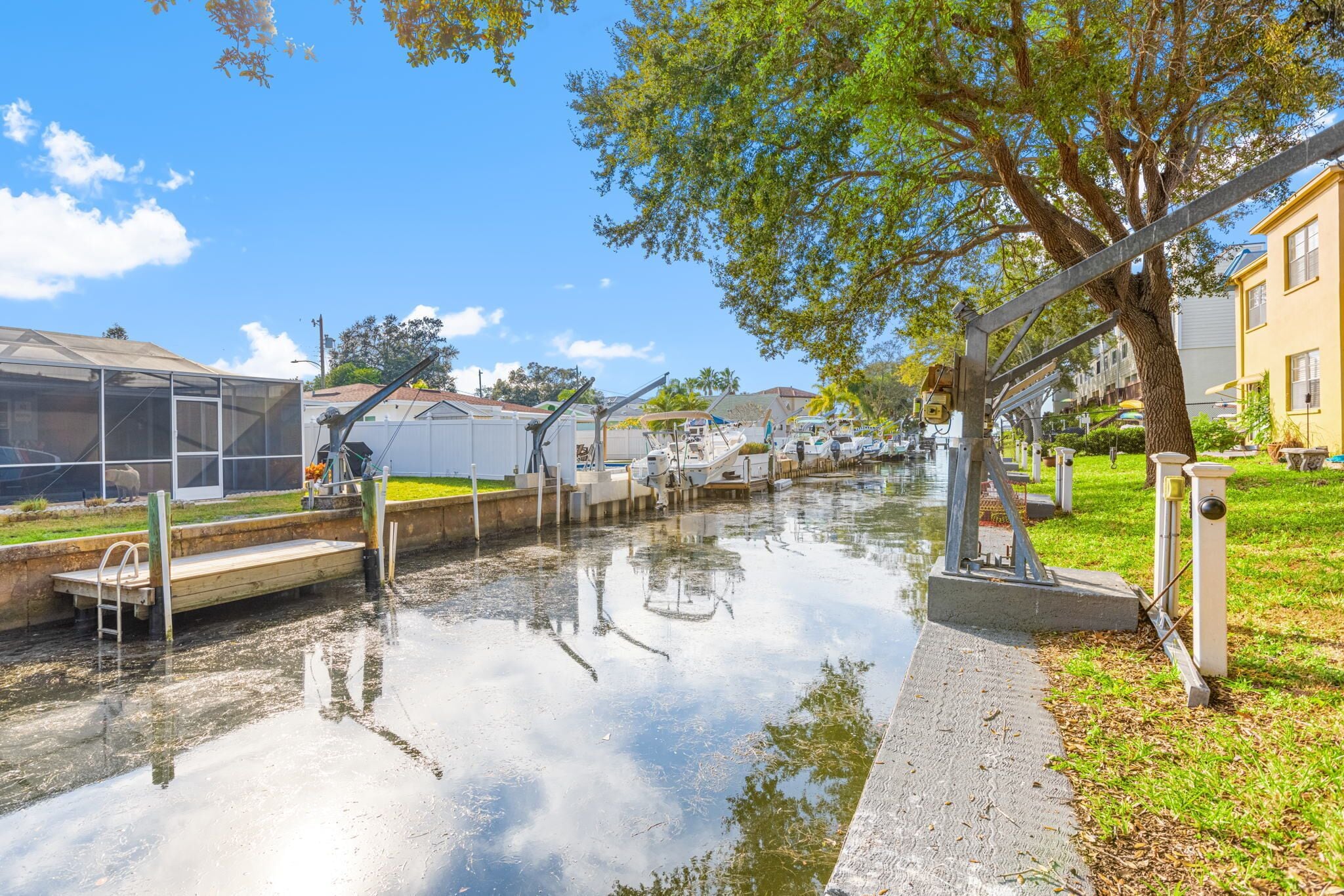 Waterfront 2BD Condo, Mins from Honeymoon Island, Dogs Welcome