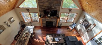 Lazy Bear Lodge 25 min to Beech Mountain Hot Tub and Pool Table