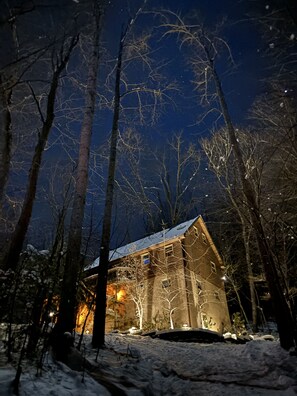 Exterior - Lazy Bear Lodge 25 min to Beech Mountain Hot Tub and Pool Table (Butler)
