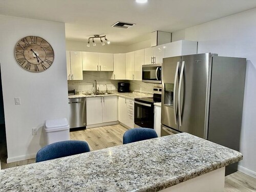 You beach seasonal rental. Great Location!