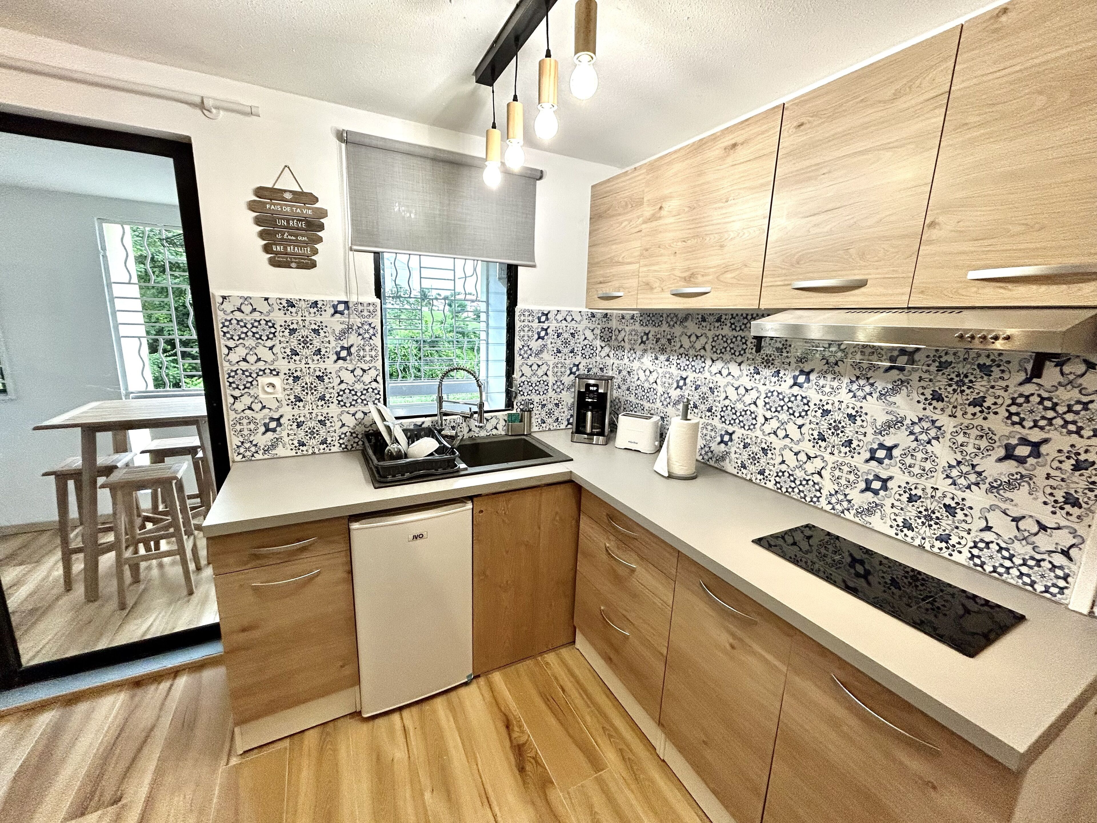 Fridge, microwave, stovetop, coffee/tea maker