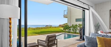 Smart TV, books, stereo