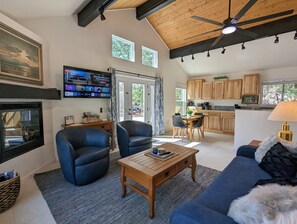 Smart-TV, Kamin, BĂŒcher