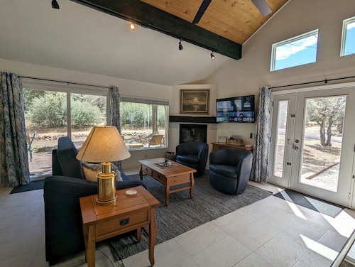 Bordering the National Forest - Air Conditioning - Pets 🐾 - Hiking & Biking!