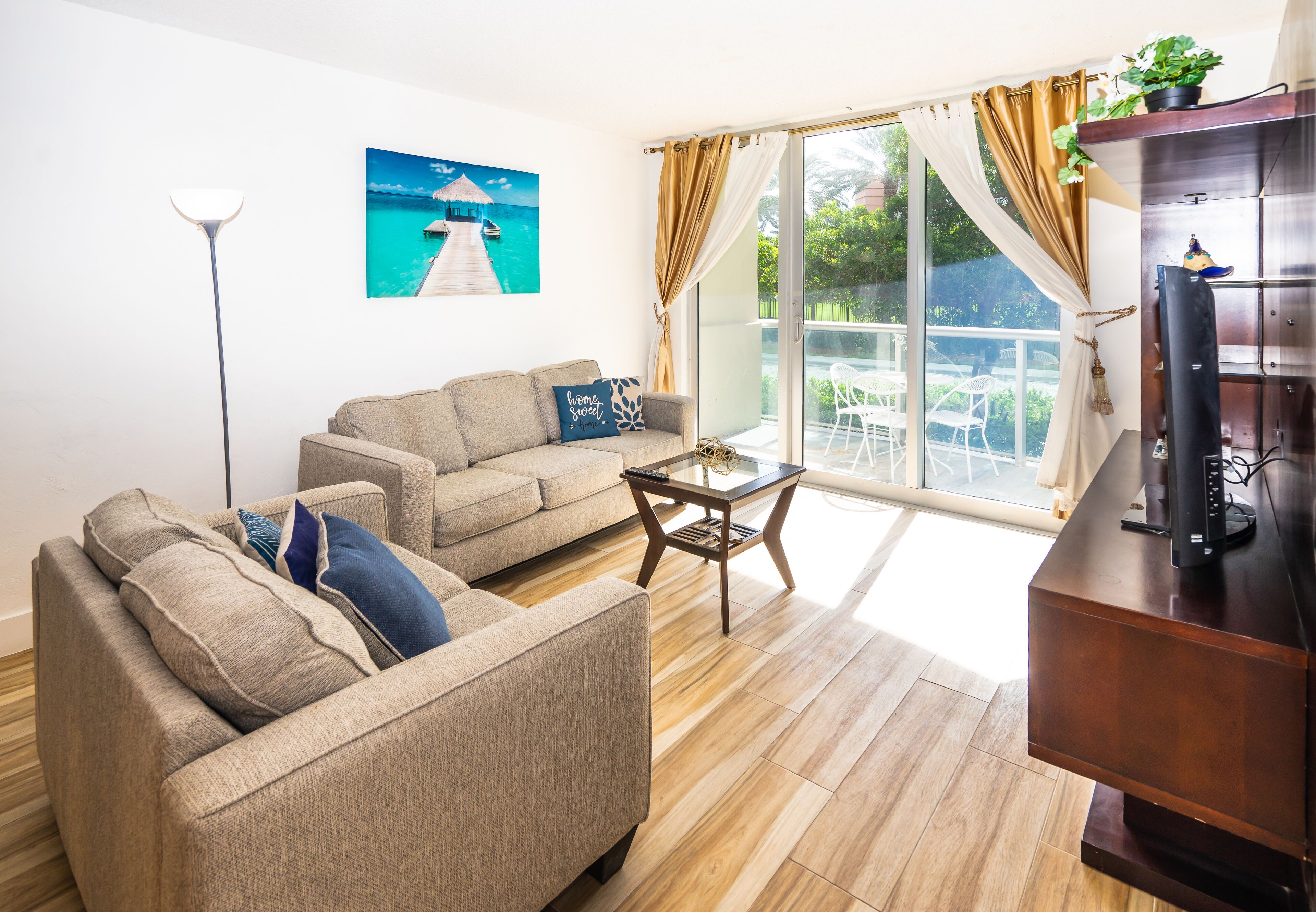 Smart TV y futbolito 