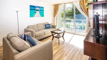 Televisor intel·ligent i futbolí