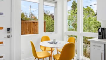 Classic Single Room | Shared kitchen facilities | Fridge, microwave, oven, stovetop
