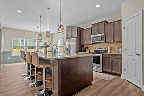 Fridge, microwave, oven, stovetop - Pickleball, Arcade & Poker Retreat Near Pinehurst! (Aberdeen)