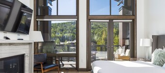 Epic Ski-In/Ski-Out Top Floor Luxury Residence in Snowmass Base Village!