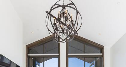 Epic Ski-In/Ski-Out Top Floor Luxury Residence in Snowmass Base Village!