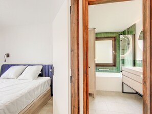 1 soverom, skrivebord, strykejern/-brett og wi-fi (inkludert)