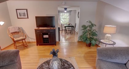 Cozy Stylish Apartment very close to Highmark Stadium