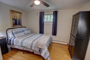 1 bedroom, in-room safe, desk, iron/ironing board