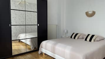 2 bedrooms, iron/ironing board, travel crib, free WiFi