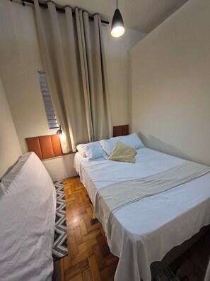 3 habitaciones, escritorio, tabla de planchar con plancha y wifi gratis 