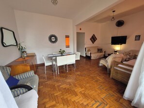 Smart TV, books - Charming 2-bedroom house in soothing Cidade Vargas São Paulo with AC, WiFi (Cidade Vargas São Paulo)