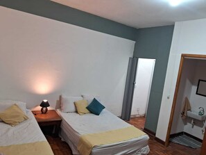 3 bedrooms, desk, iron/ironing board, free WiFi - Charming 2-bedroom house in soothing Cidade Vargas São Paulo with AC, WiFi (Cidade Vargas São Paulo)