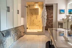 Hair dryer, towels, soap, toilet paper - NAPA Suite • Hot Tub • Downtown • Original Art (Eureka Springs)