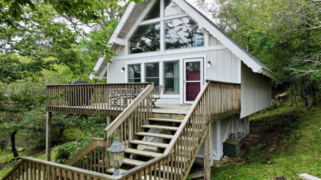 Skiway Getaway Cabin | Sleeps 10 | No Pet Fee!