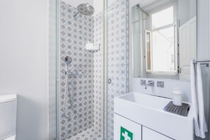 Hårtørrer, håndklæder, Shampoo